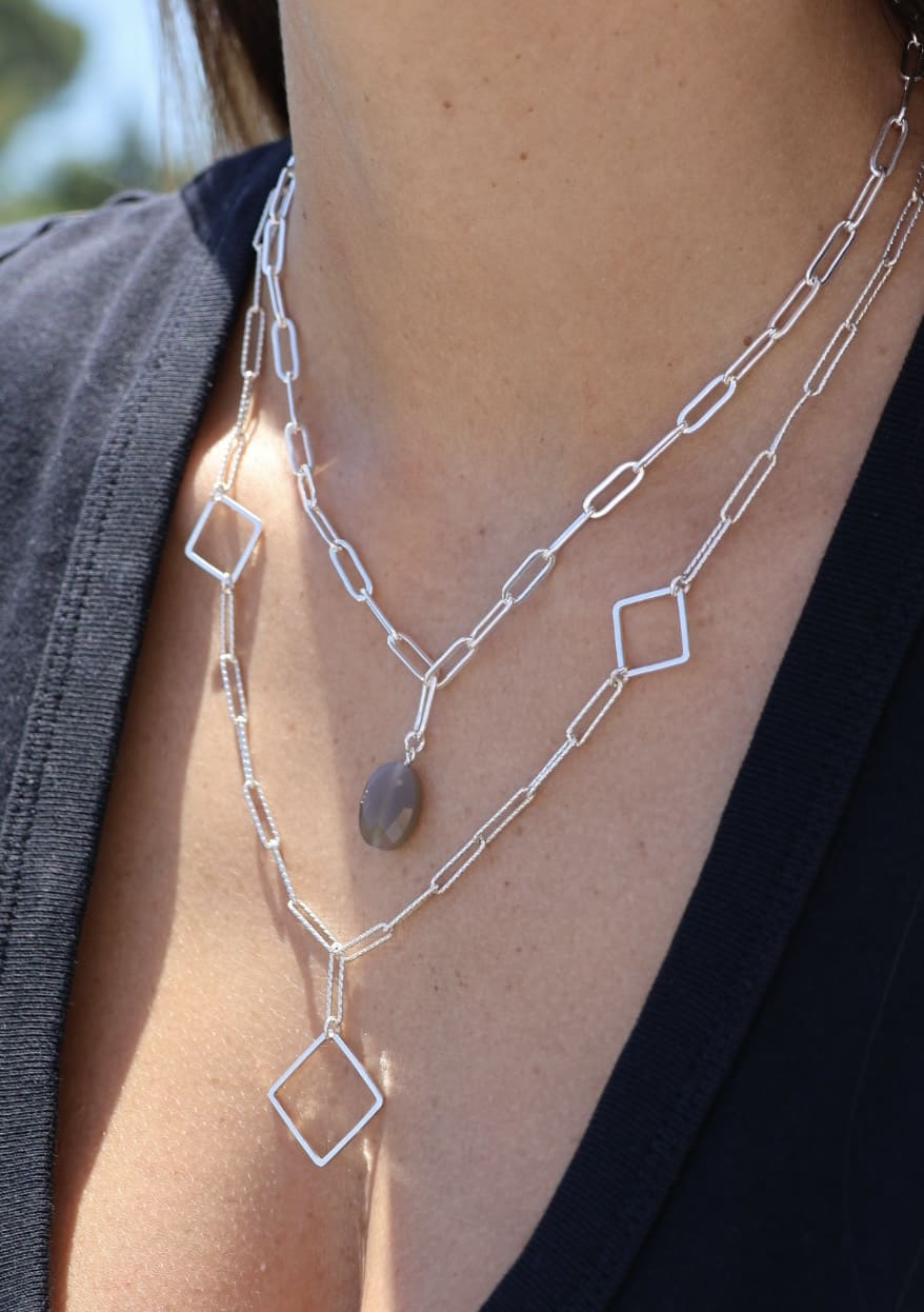 collier femme chaîne carré