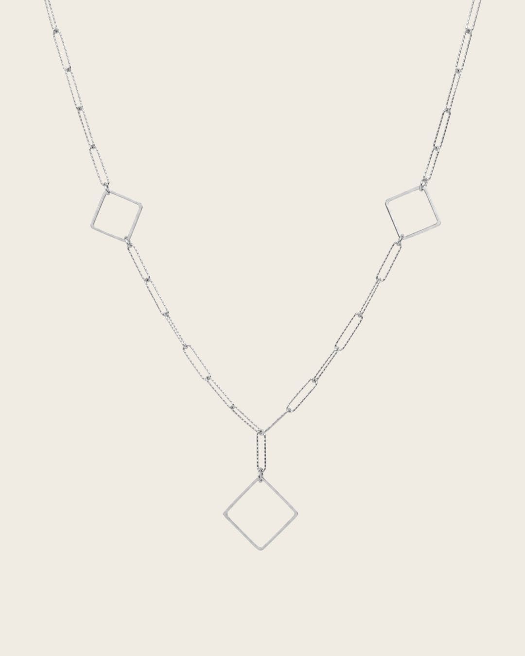 Collier chaîne avec carrés argentés femme