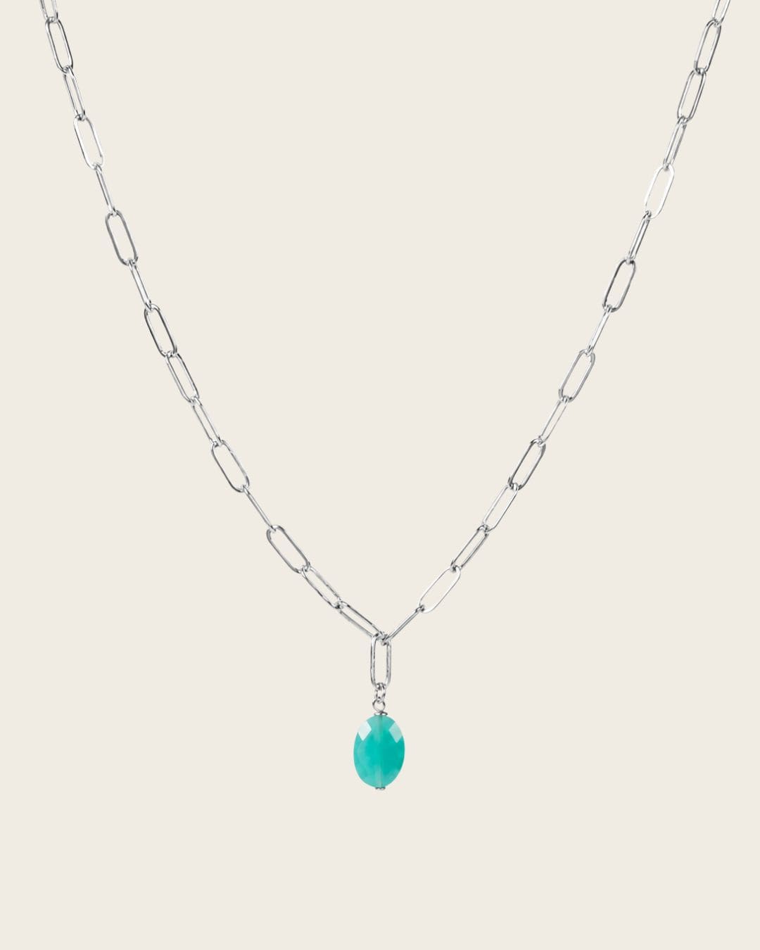 collier en chaîne argentée avec une pierre bleu pour femme 