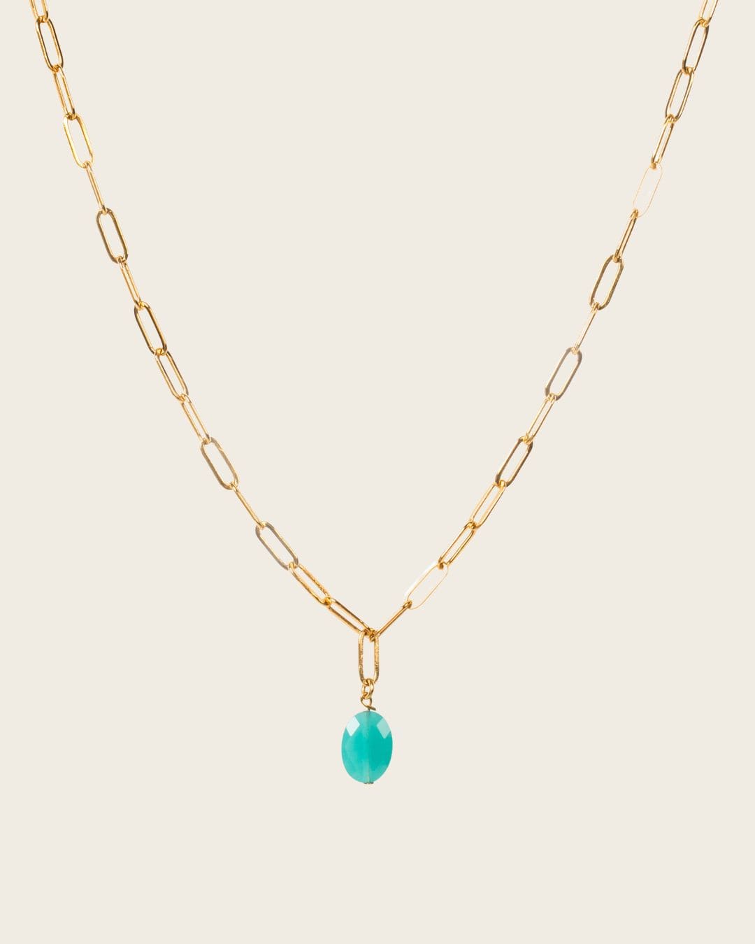 collier en chaîne dorée avec une pierre bleu pour femme 