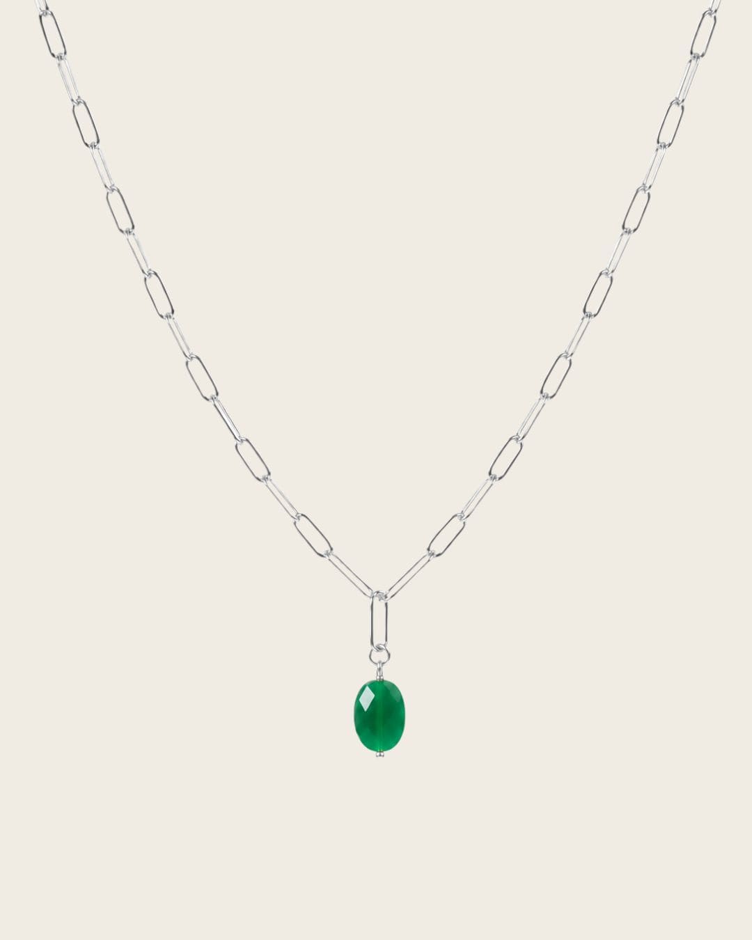 Collier avec chaîne argentée et pierre verte pour femme 